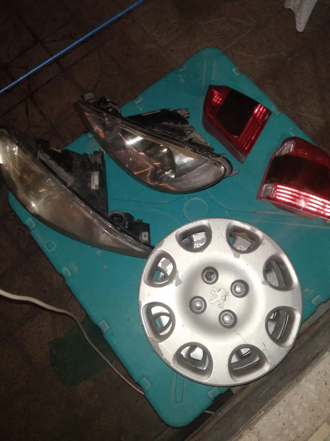 چراغ جلو2عدد وعقب 206دوعددوچهارعددقالپاق|قطعات یدکی و لوازم جانبی|مشهد, کلاهدوز|دیوار