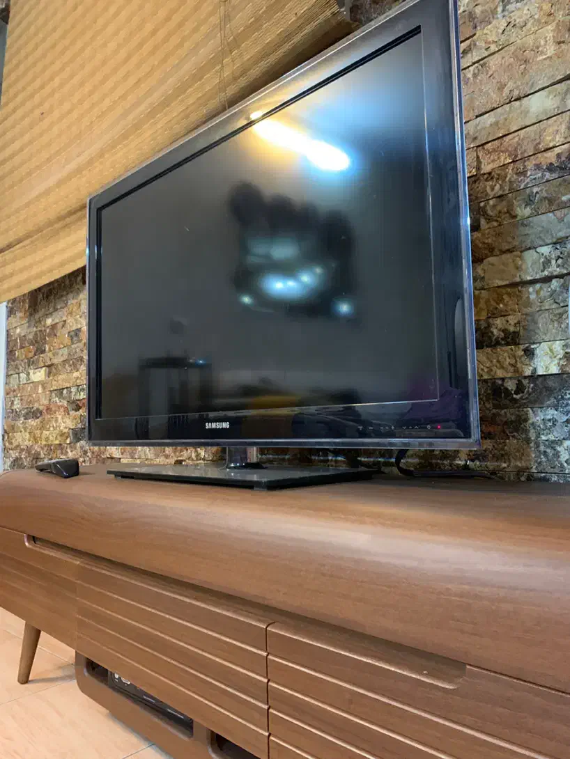 تلویزیون ال سی دی ۴۲ اینج سامسونگ|تلویزیون و پروژکتور|اصفهان, آبشار|دیوار