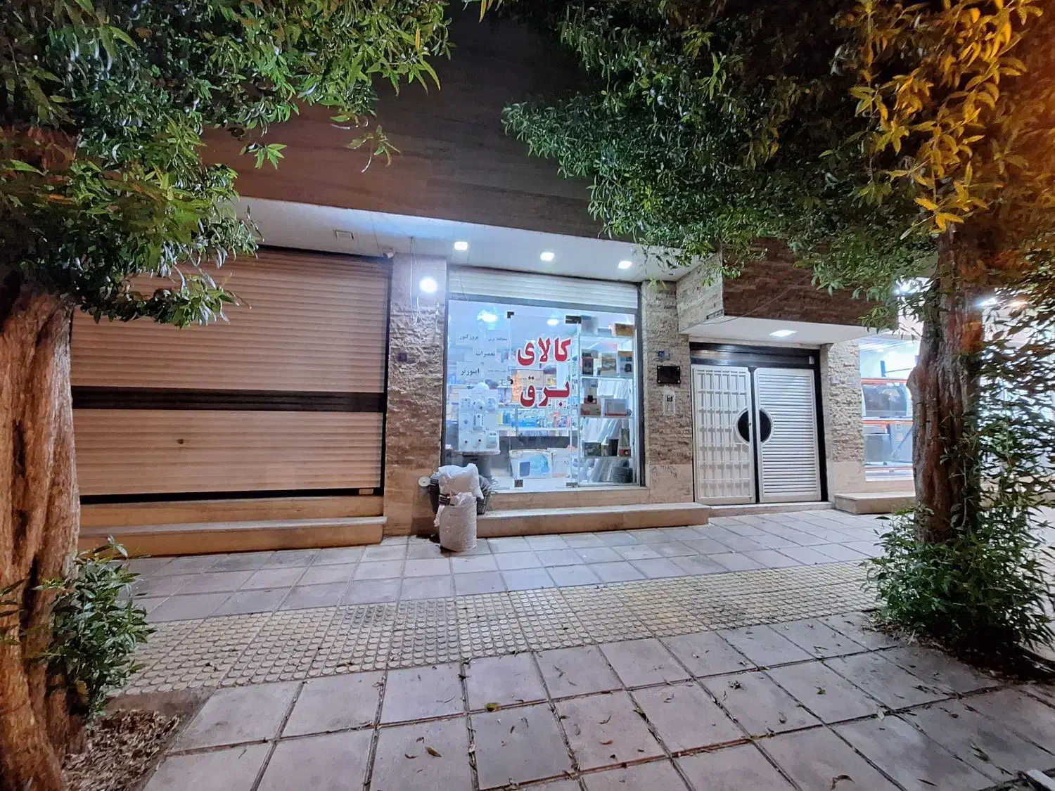 اجاره مغازه/ ۲۲ متری/ اصلی خیابان فرهنگیان|اجارهٔ مغازه و غرفه|بوشهر, |دیوار