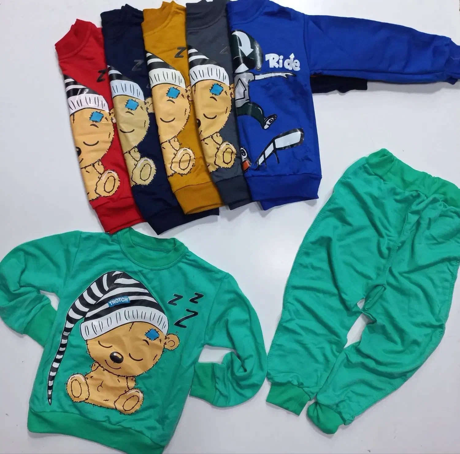 ارزانسرا لباس|لباس|دهگلان, |دیوار