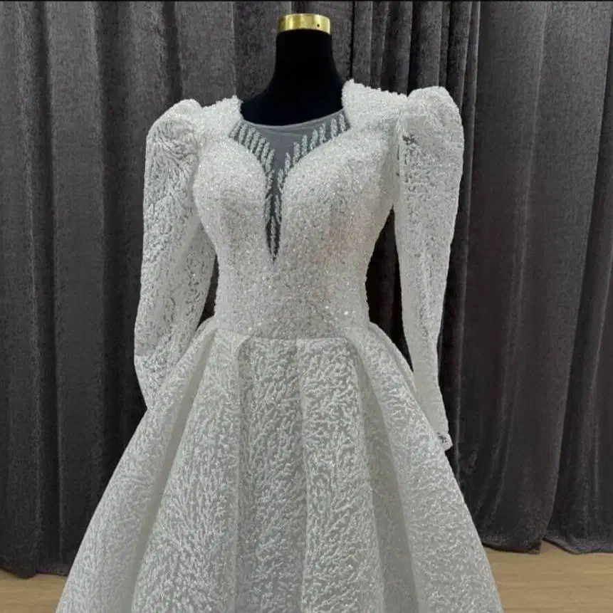 فروش لباس عروس به همراهی تمامی وسایل به قیمت خوب|لباس|پاسارگاد, |دیوار