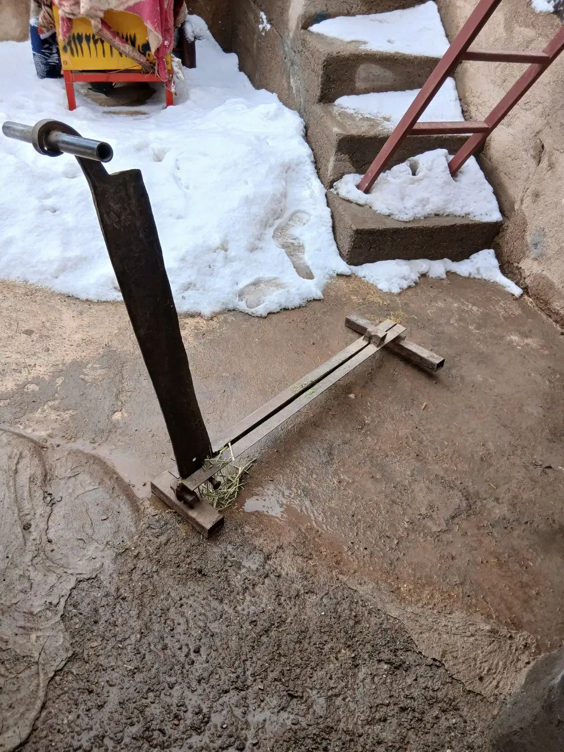 علف خردکن|ابزارآلات|بزینه رود, |دیوار