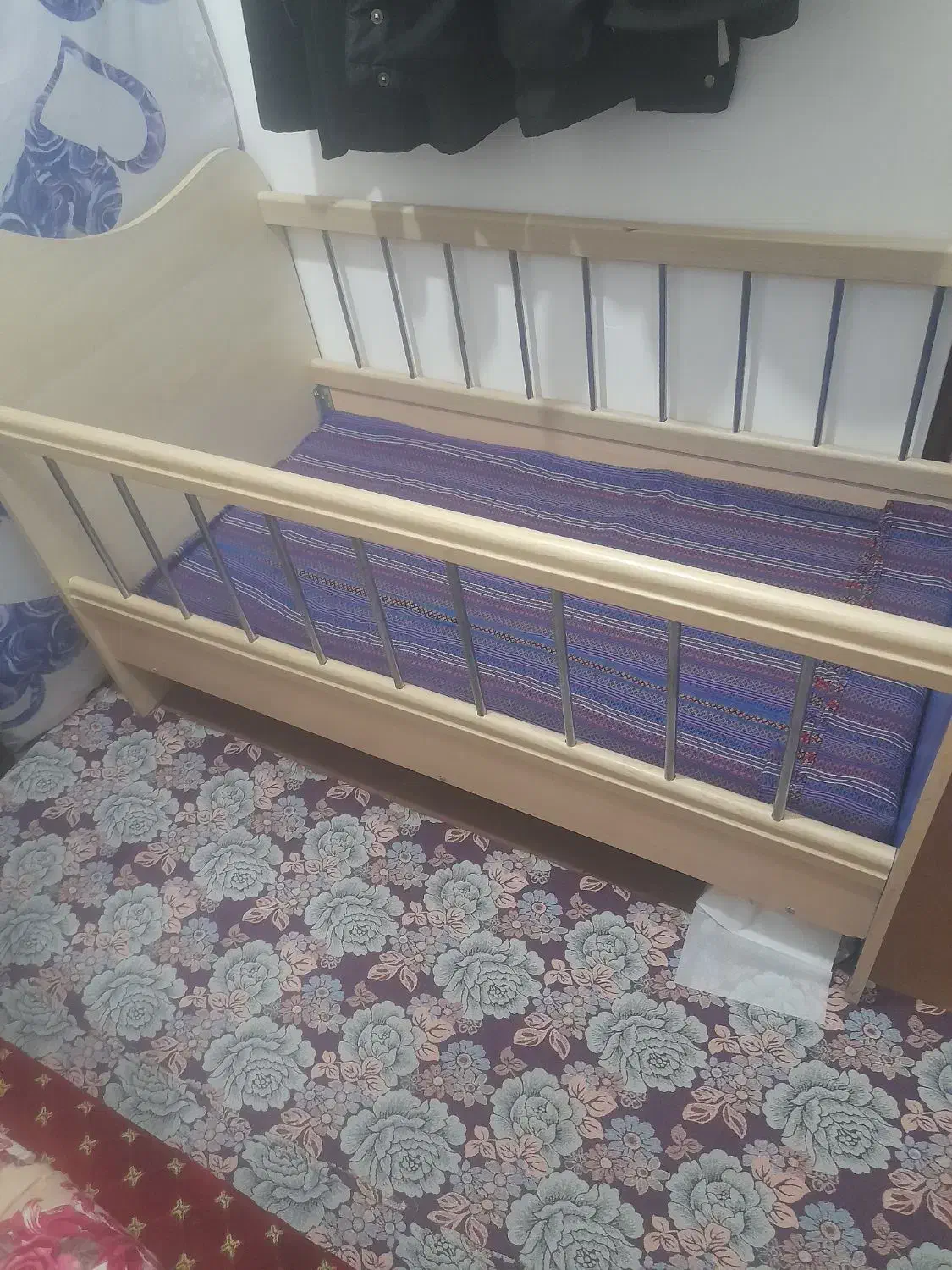 تخت کودک|تخت و صندلی بچه|سراب, |دیوار