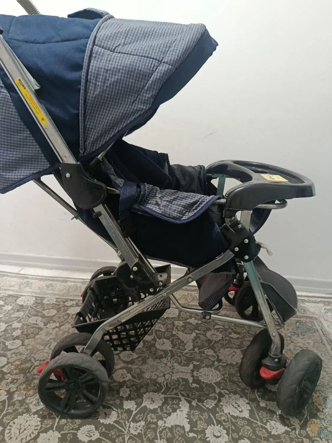 کالسکه کاملا سالم|کالسکه و لوازم جانبی|چهارباغ, |دیوار