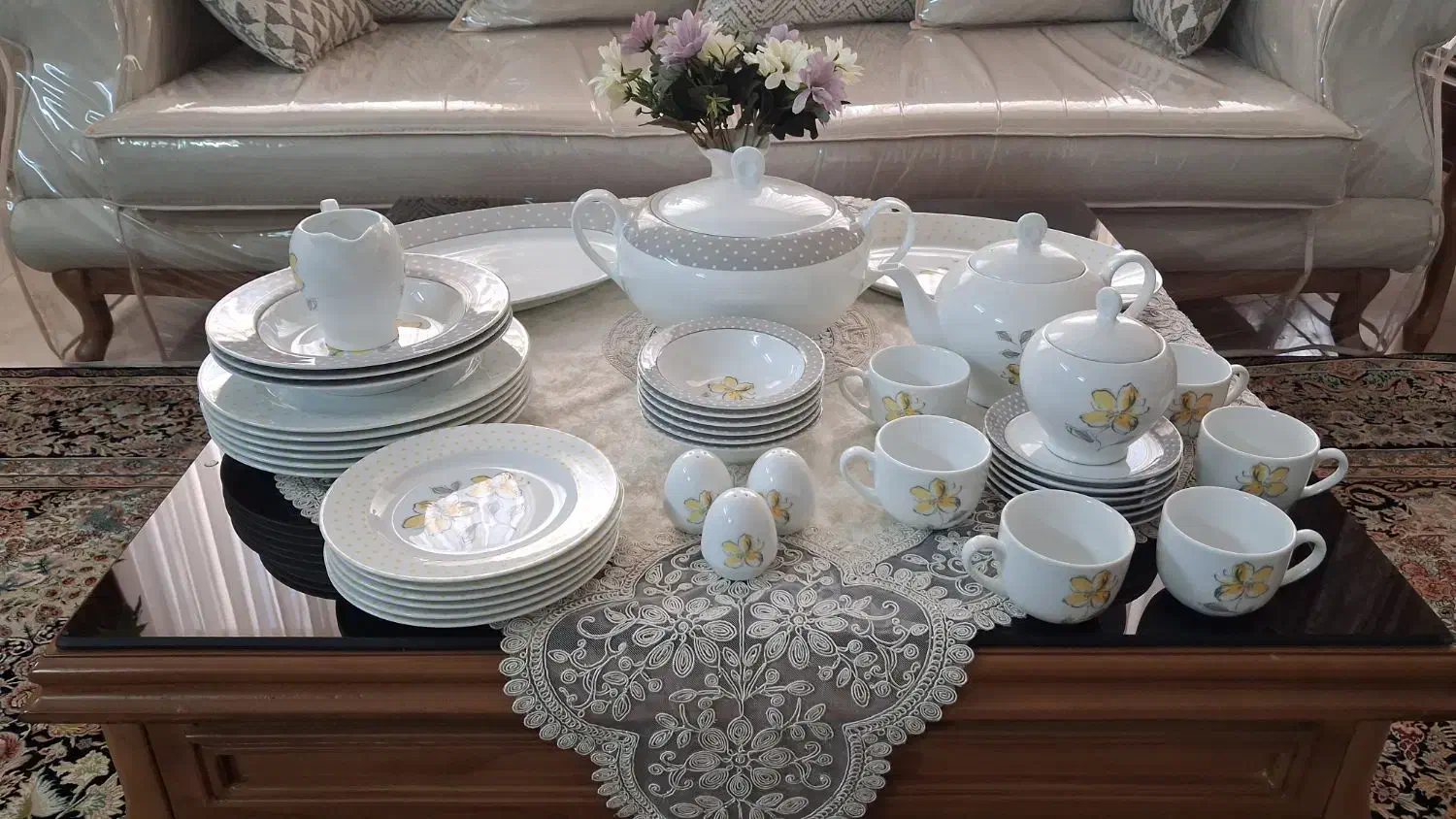 سرویس  چینی ۶ نفره. غذا خوری و چایی خوری زرین|ظروف سرو و پذیرایی|قم, ژاندارمها|دیوار