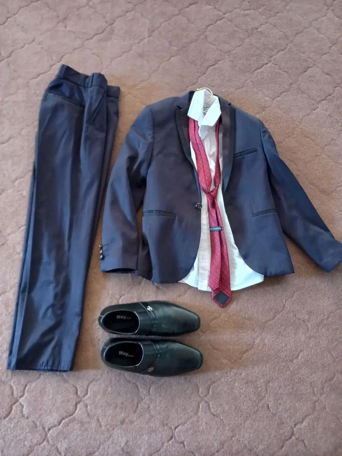 کت و شلوار و کراوات و پیراهن و کفش|لباس|دوگنبدان, |دیوار