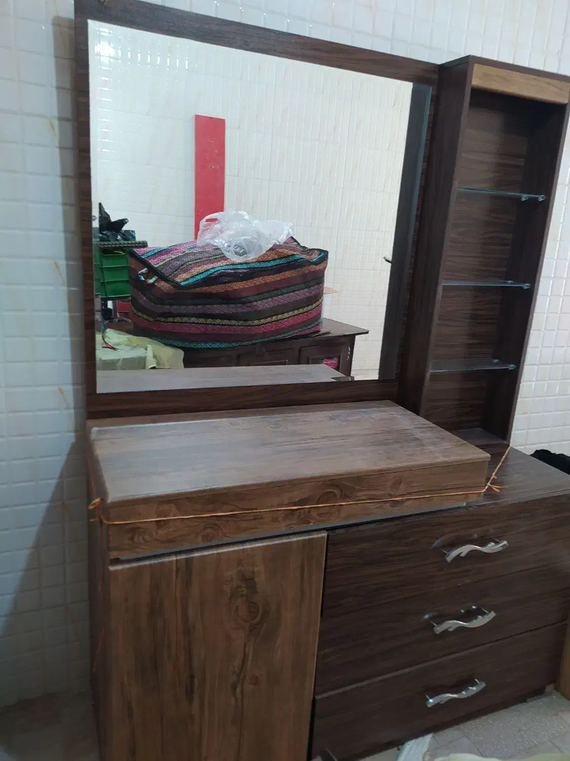 کمد و میز ارایشی|جاکفشی، کمد، دراور|بانه, |دیوار