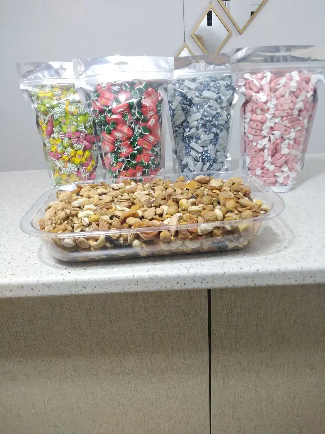 یلدایی|خوردنی و آشامیدنی|اشتهارد, |دیوار