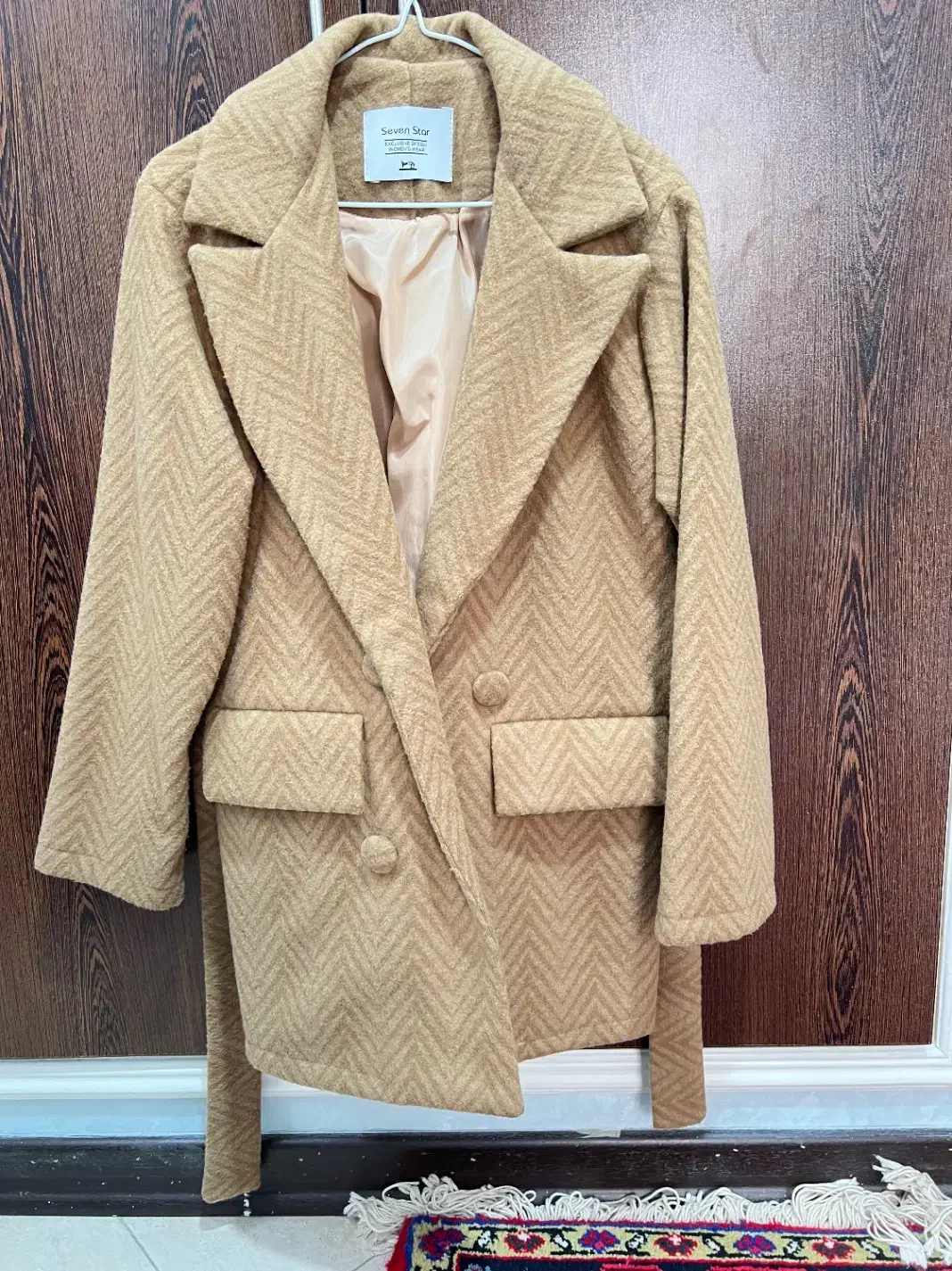 پالتو و مانتو|لباس|بابل, |دیوار