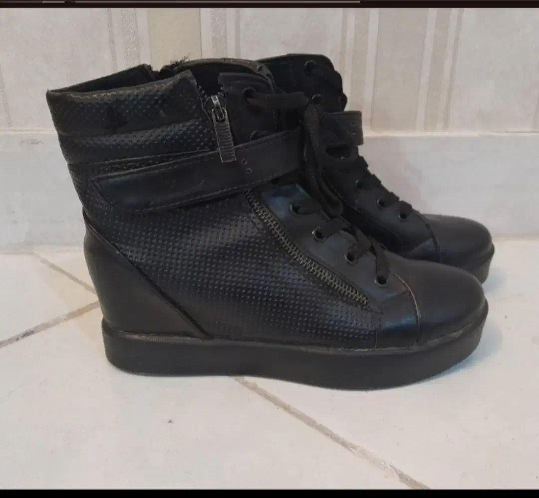 کفش|کیف، کفش، کمربند|زنجان, |دیوار