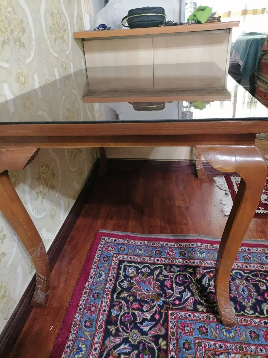 میز غذا خوری 4 نفر چوبی رنگ گردویی بدون صندلی|میز و صندلی غذاخوری|تهران, شهرک ولیعصر شمالی|دیوار