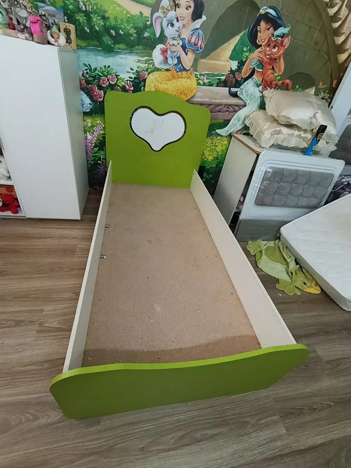 تخت بچه|تخت و سرویس خواب|کبودرآهنگ, |دیوار