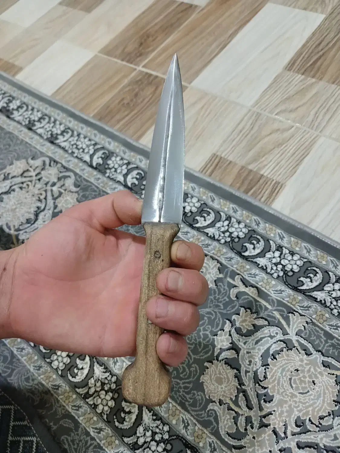 چاقو دو لبه|کلکسیون اشیاء عتیقه|همدان, |دیوار