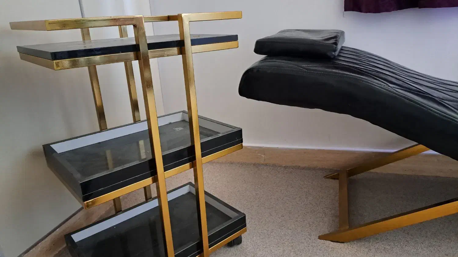 تخت آرایشگاهی موجدار|آرایشگاه و سالنهای زیبایی|امیدیه, |دیوار