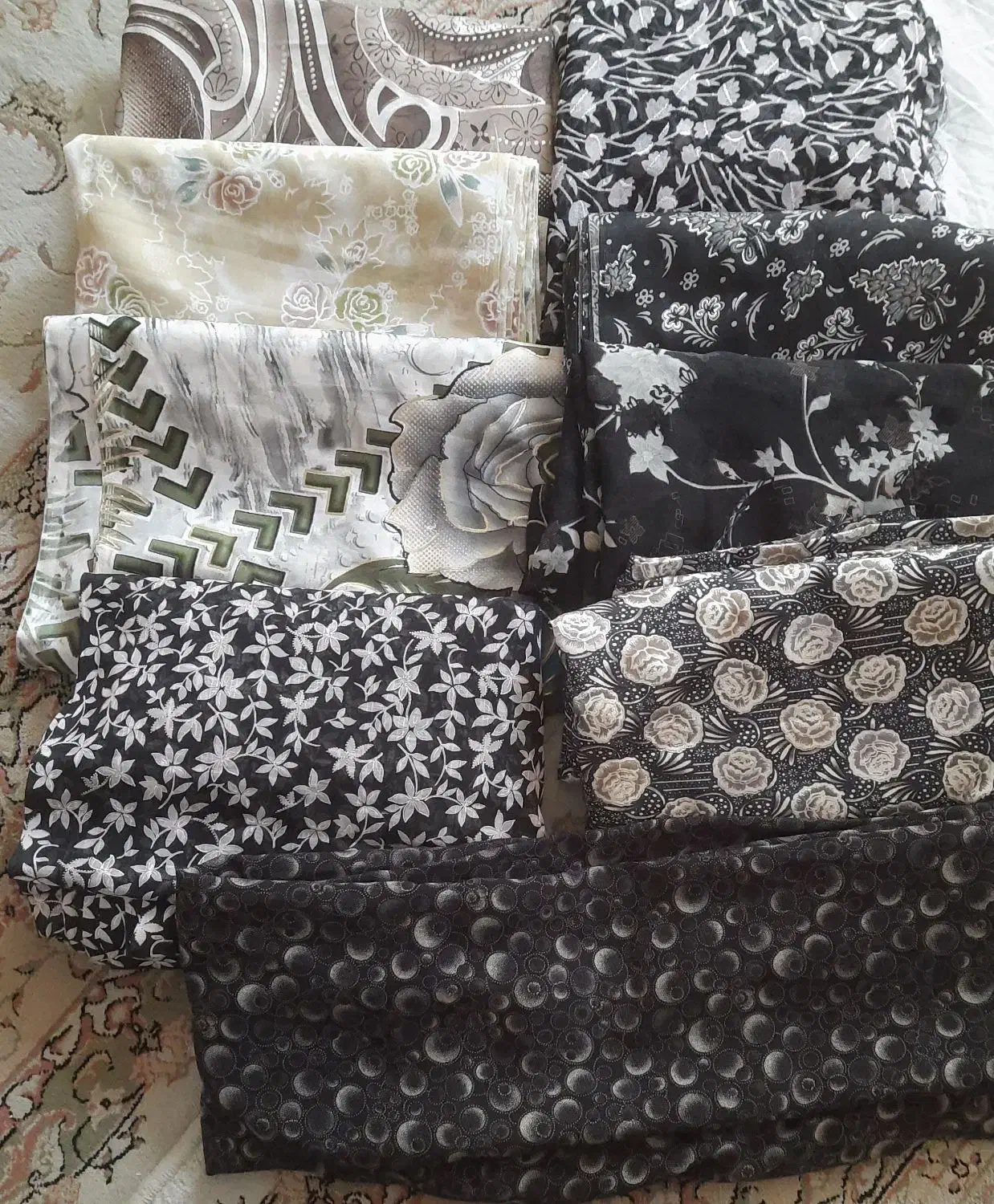 چادر رنگی|لباس|قم, باجک یک|دیوار