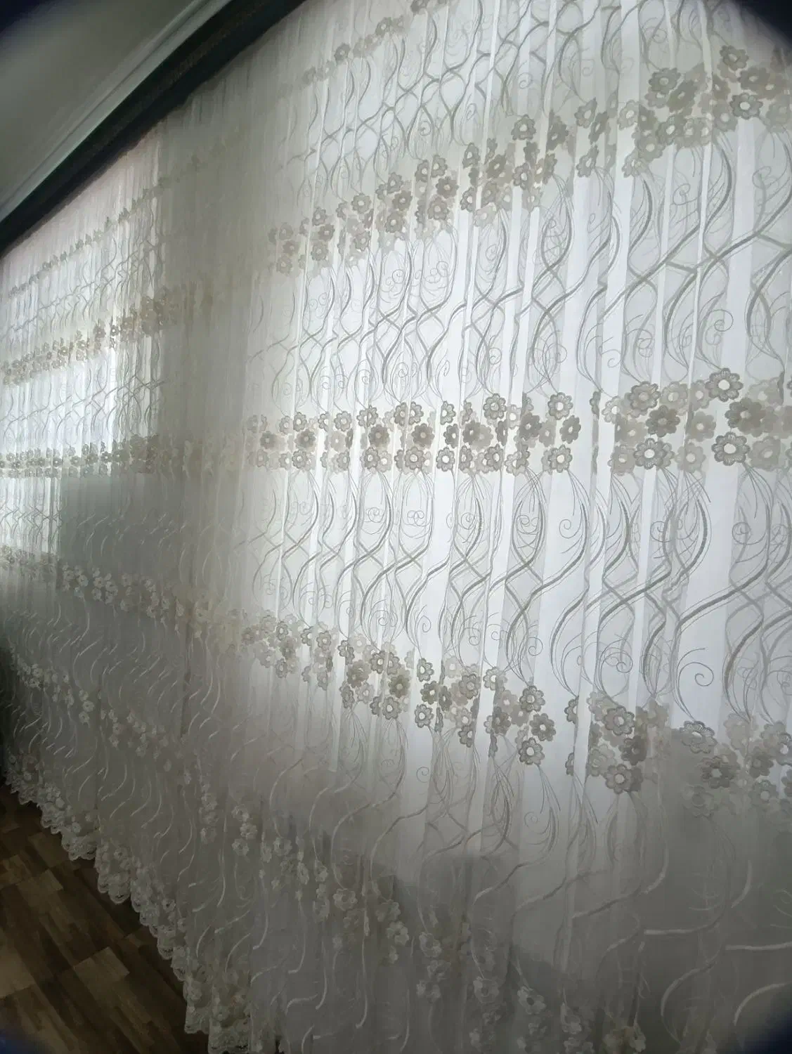 پرده‌ پذیرایی به همراه کتیبه|پرده، رانر، رومیزی|صومعه‌سرا, |دیوار