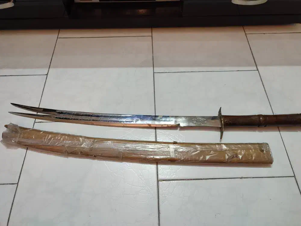 شمشیر قدیمی|کلکسیون اشیاء عتیقه|تهران, صد دستگاه|دیوار