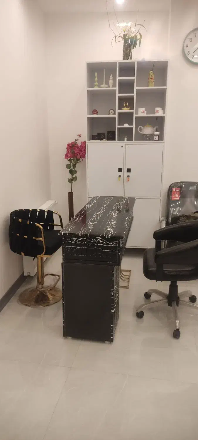 میز ناخن صندلی پرده|آرایشگاه و سالنهای زیبایی|قزوین, |دیوار