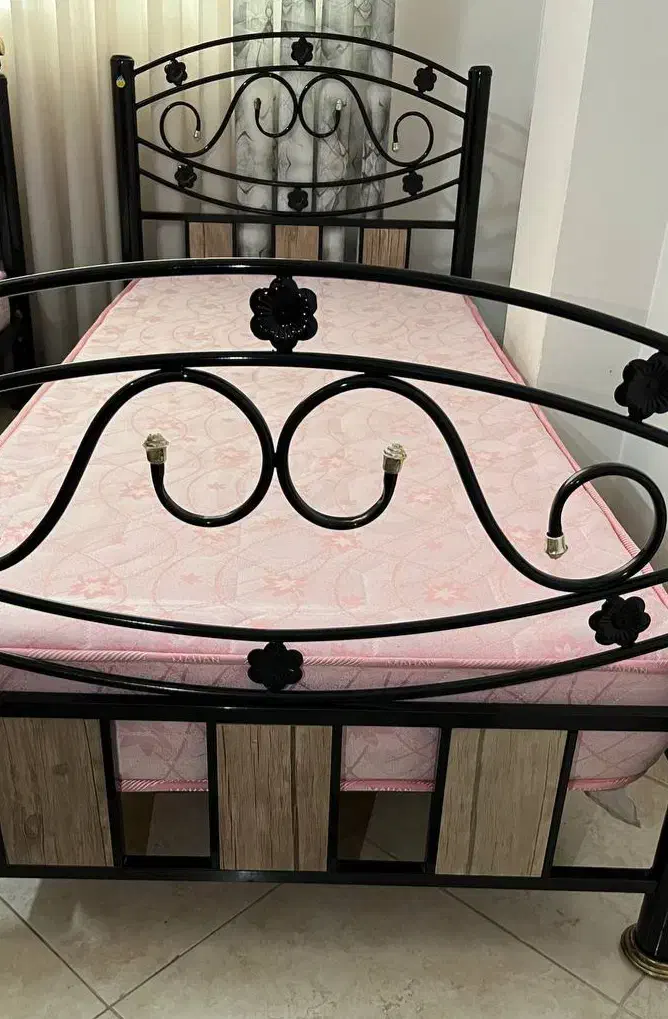 تخت خواب یک نفره + تشک در حد نو|تخت و سرویس خواب|جویبار, |دیوار