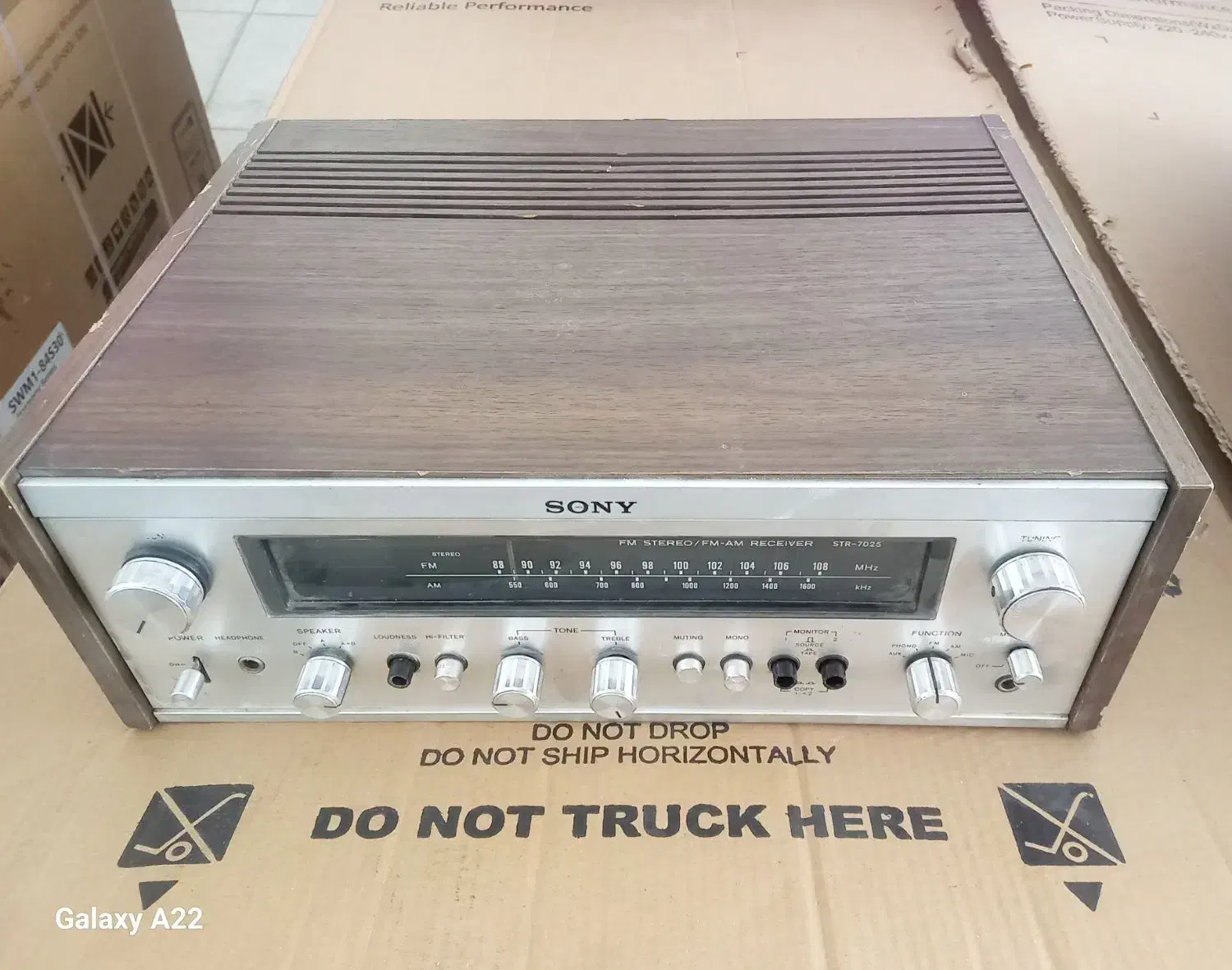 رادیو نوستالژی سونی|کلکسیون اشیاء عتیقه|اردبیل, |دیوار