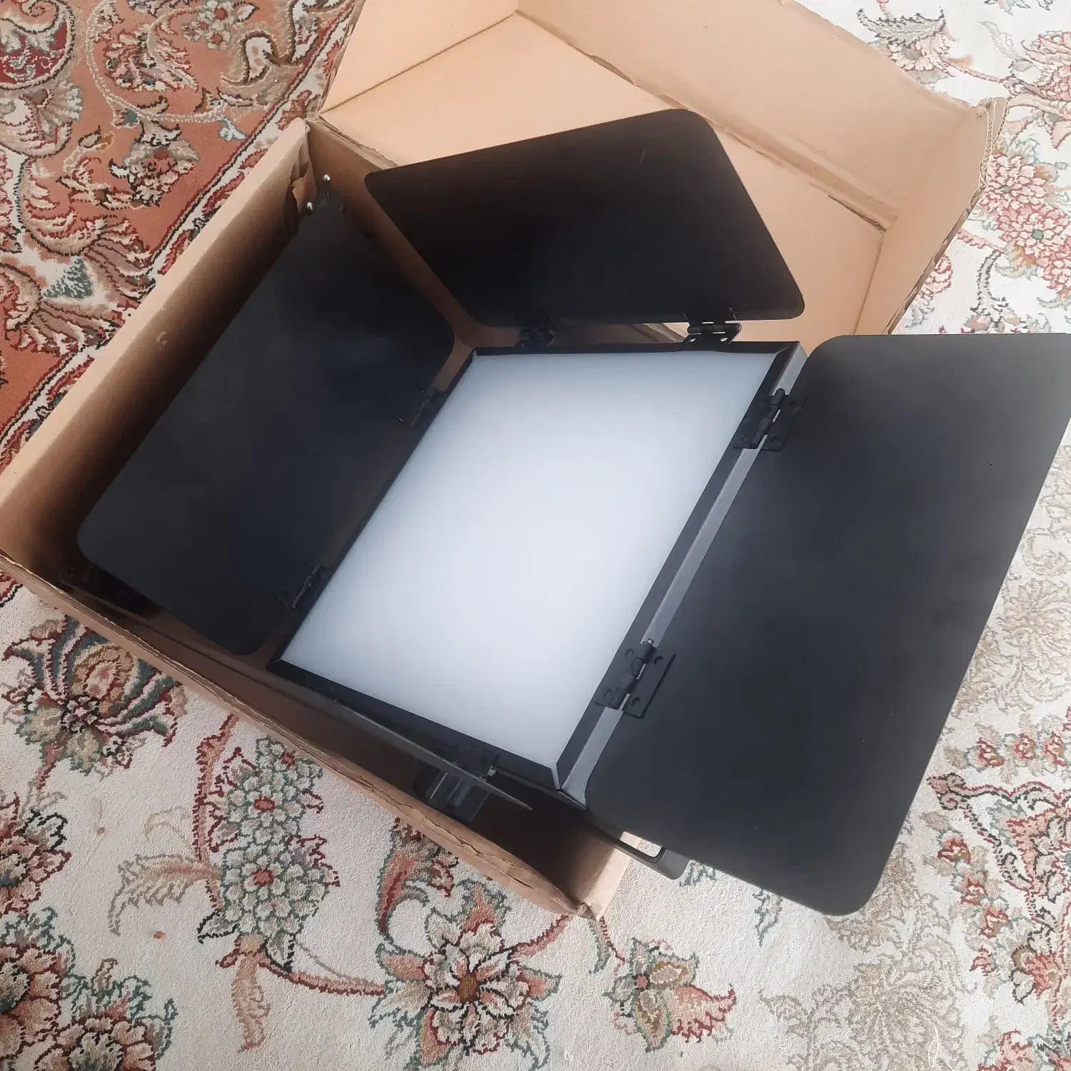 نور ثابت panasun به همراه سه پایه|دوربین عکاسی و فیلم‌برداری|همدان, |دیوار