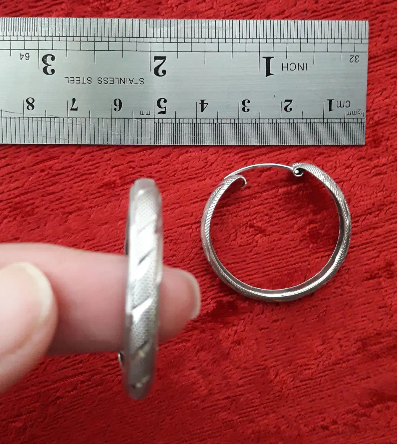 گوشواره نقره|جواهرات|ری, شهید غیوری (ابن باویه)|دیوار