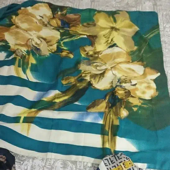 دو عدد روسری شیک۱۰۰ نونو استفاده نشده|لباس|بروجرد, |دیوار