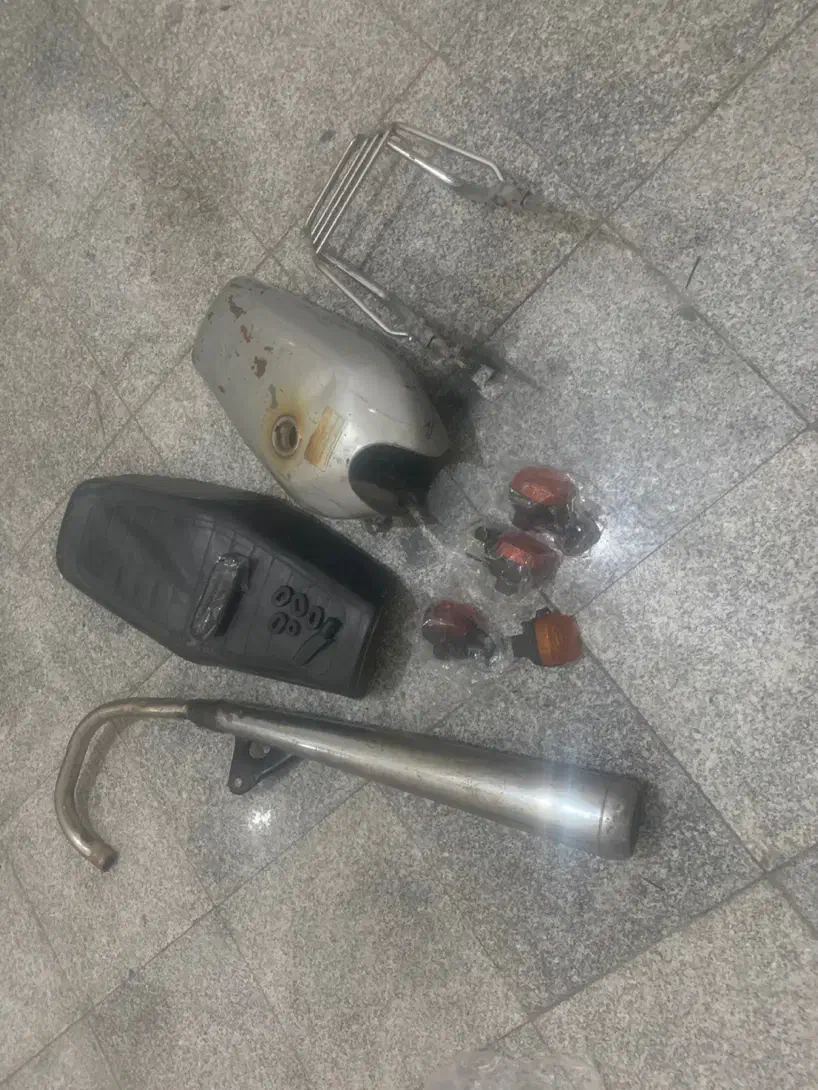 باک و زین و اگزوز موتور|قطعات یدکی و لوازم جانبی|بروجرد, |دیوار