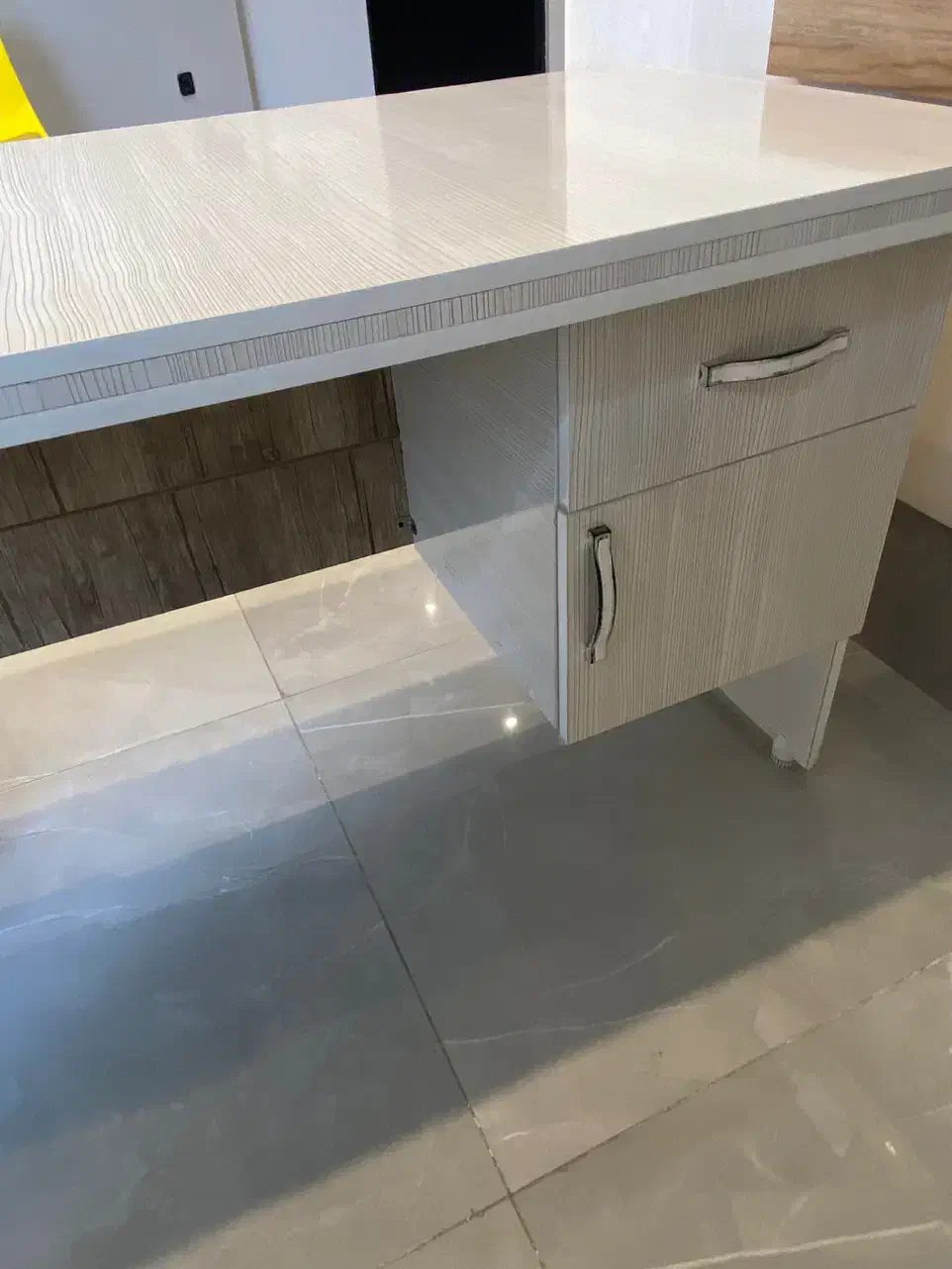 میز تحریر یا کار|مبلمان اداری|بجنورد, |دیوار