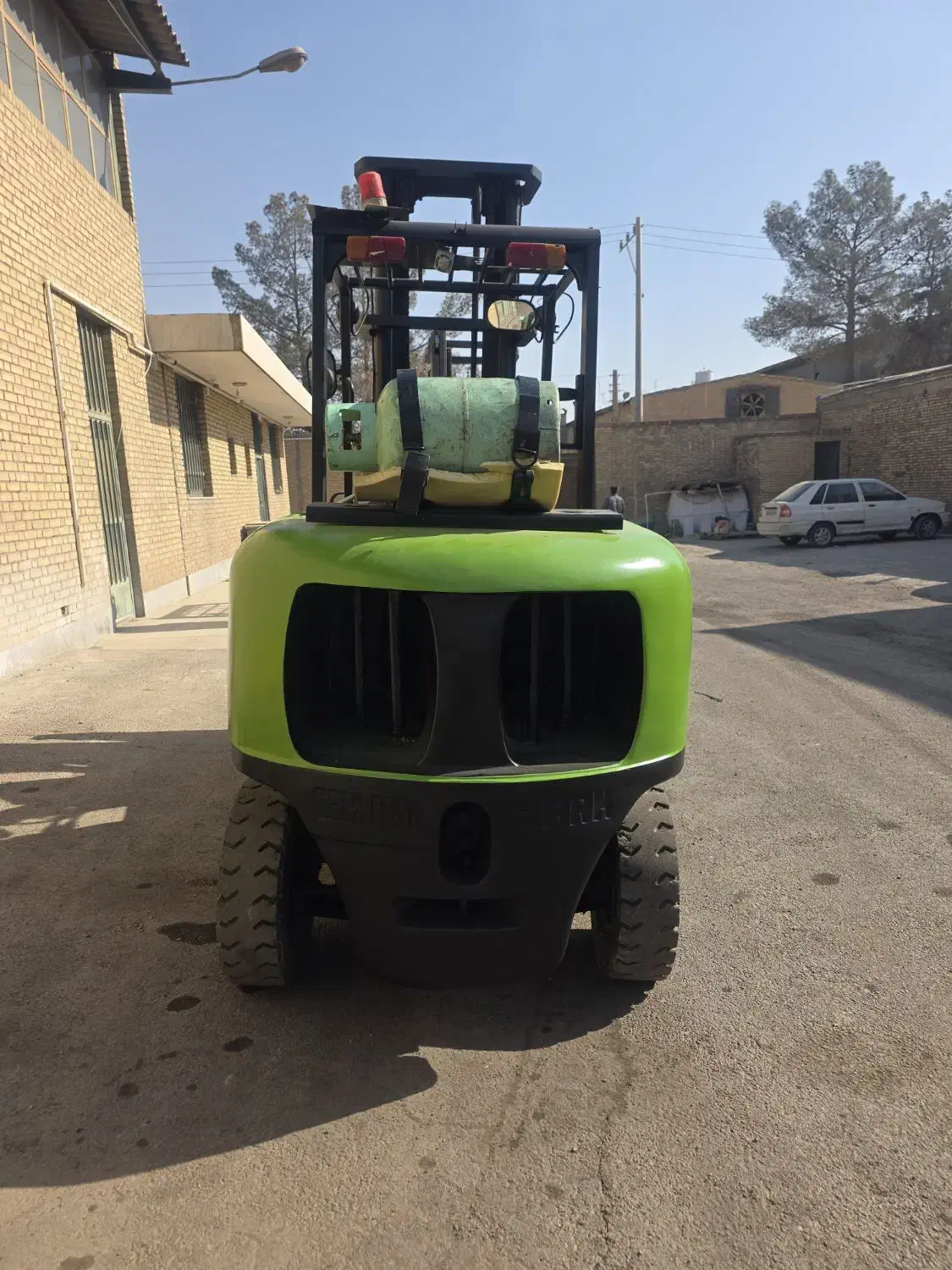 لیفتراک ۵ تن سپاهان ۲۰۱۰|خودرو سنگین|اصفهان, شهرک صنعتی جی|دیوار