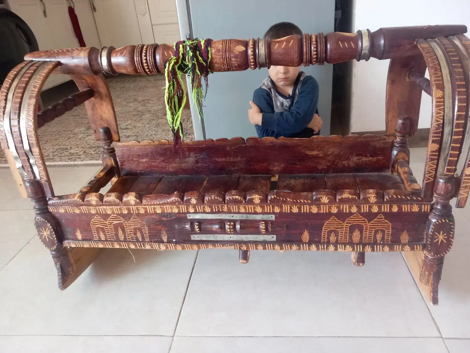 گهواره سنتی|تخت و صندلی بچه|بومهن, |دیوار