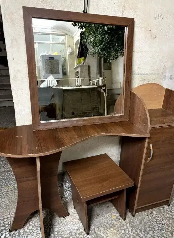 میز آرایش|آینه|نیشابور, گنبد سبز|دیوار