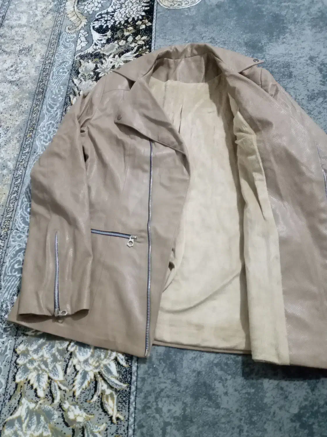 کاپشن|لباس|فریمان, |دیوار