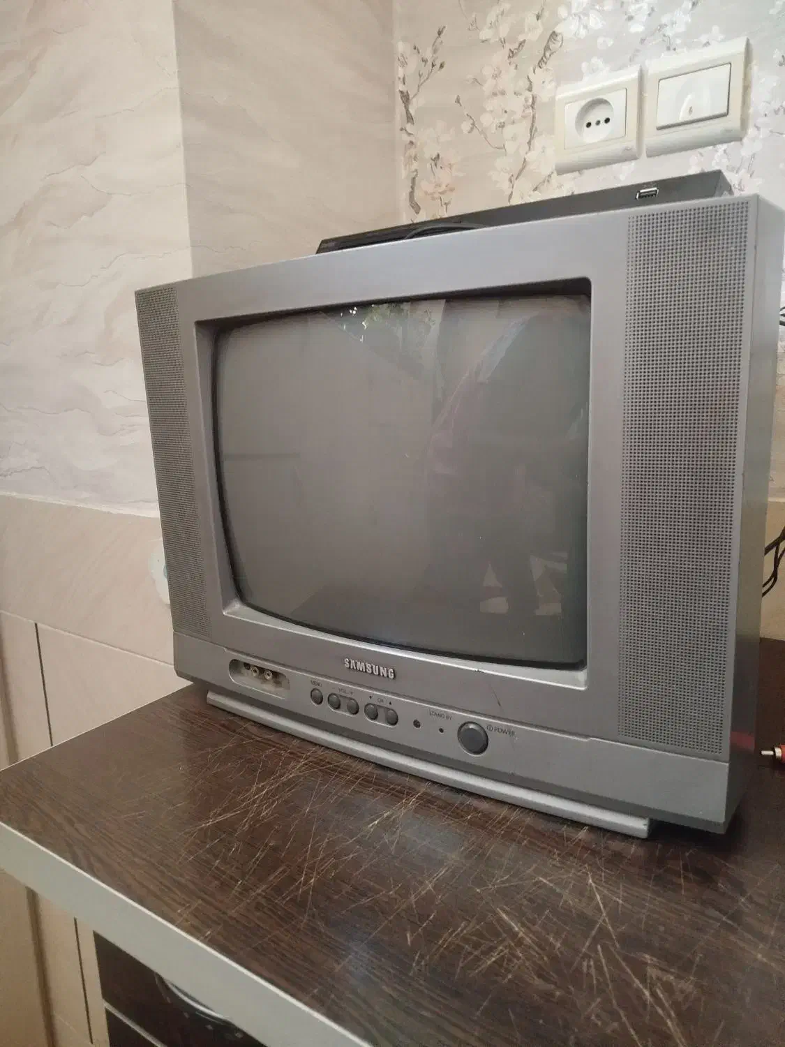 تلویزیون سامسونگ ۱۴ اینچ کاملا سالم|تلویزیون و پروژکتور|شهرکرد, |دیوار