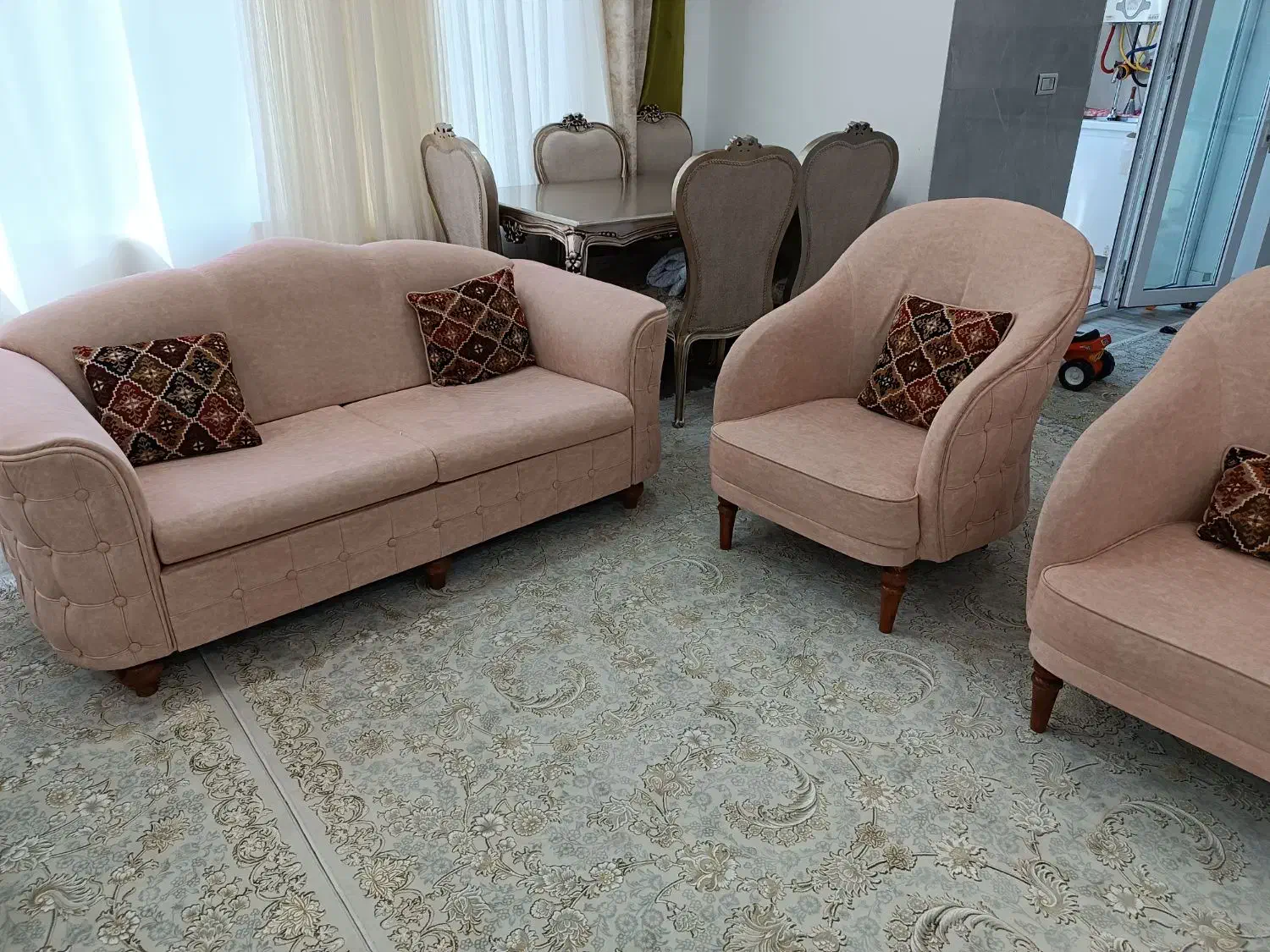 مبل 7نفره(یک عددسه نفره،یک دونفره و دو عددتک‌نفره)|مبلمان خانگی و میز عسلی|دیواندره, |دیوار