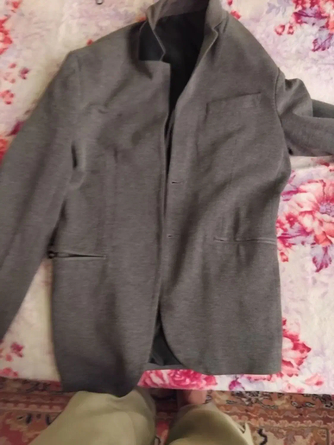 کت.تک.|لباس|مشهد, هفت تیر (آب و برق)|دیوار