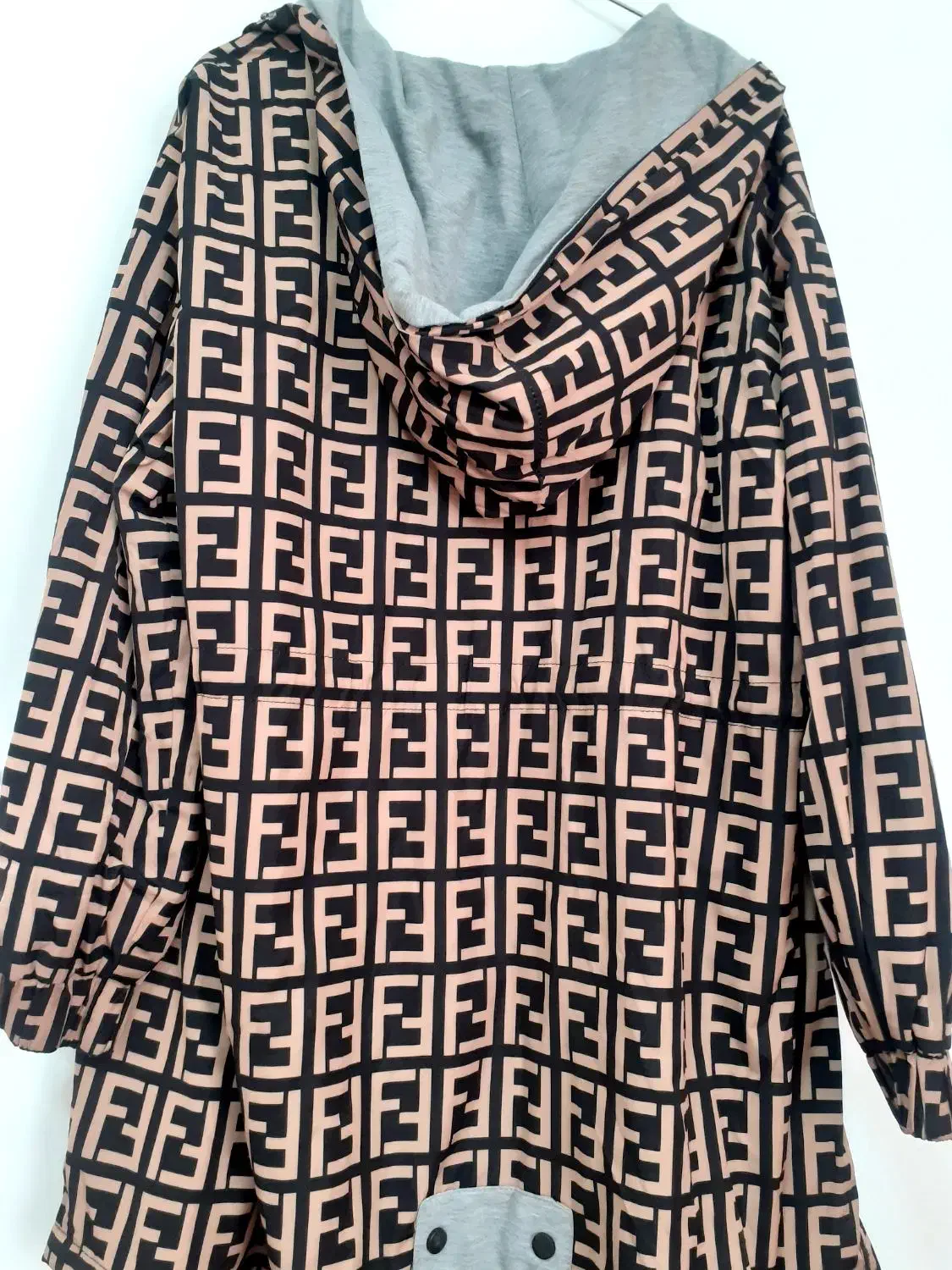 بارونی|لباس|شاندیز, |دیوار