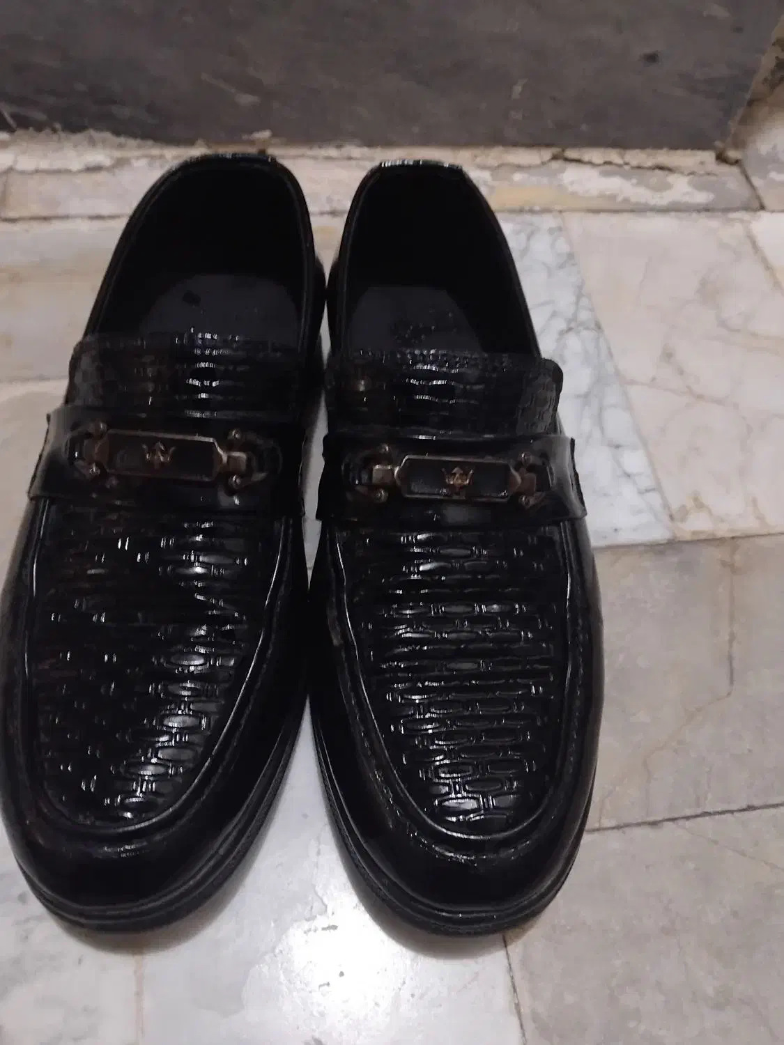 کفش مجلسی|کیف، کفش، کمربند|قم, نیروگاه|دیوار