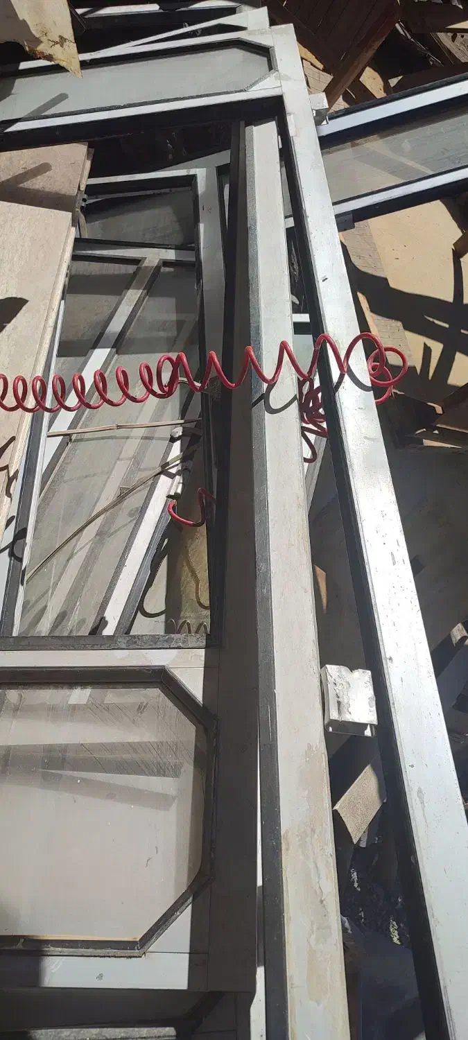 درب المینیوم|مصالح و تجهیزات ساختمان|بروجن, |دیوار