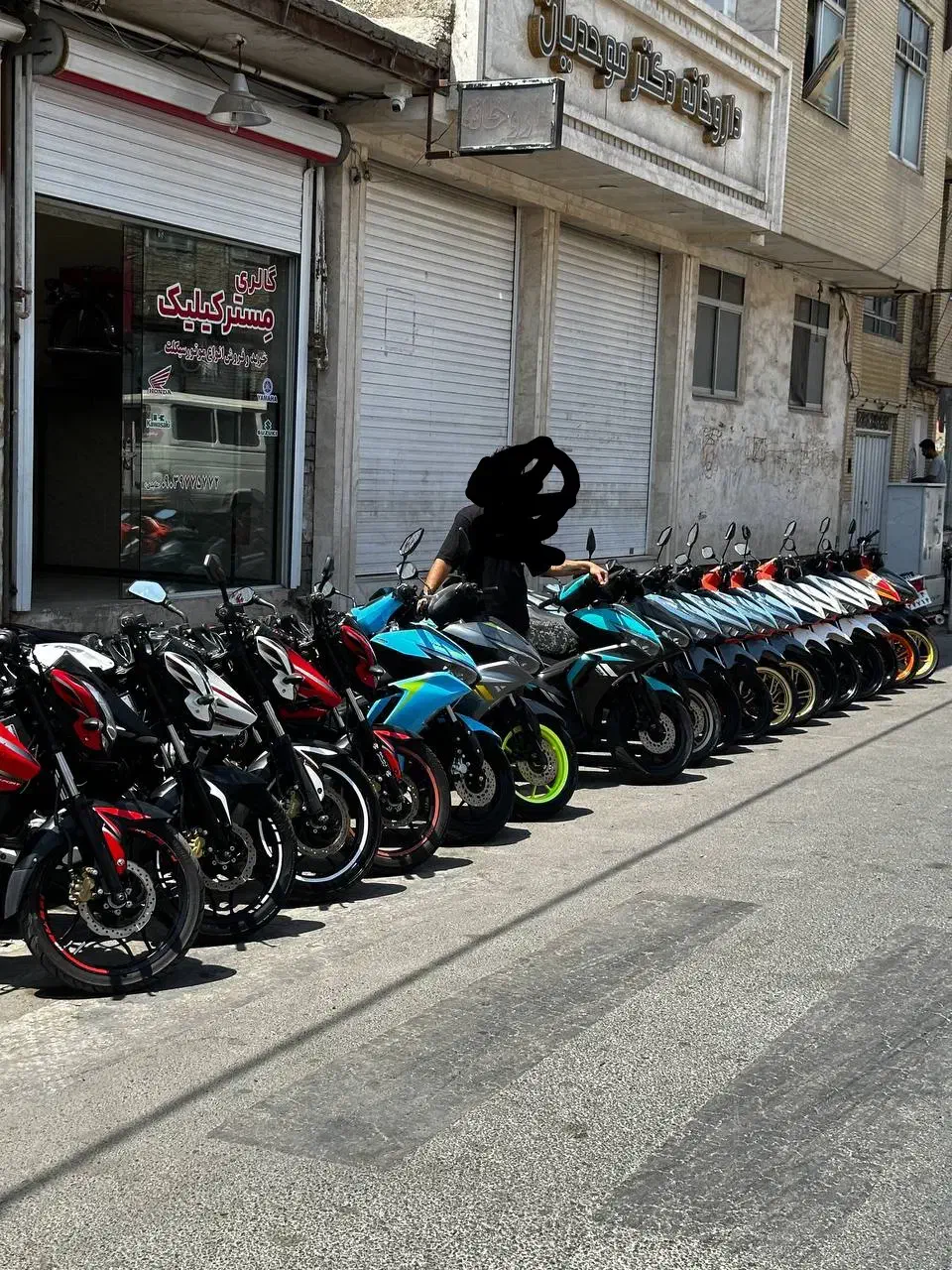 مسترکیلیک ایروکس ان اس پالس|موتورسیکلت|کاشان, مدرس|دیوار