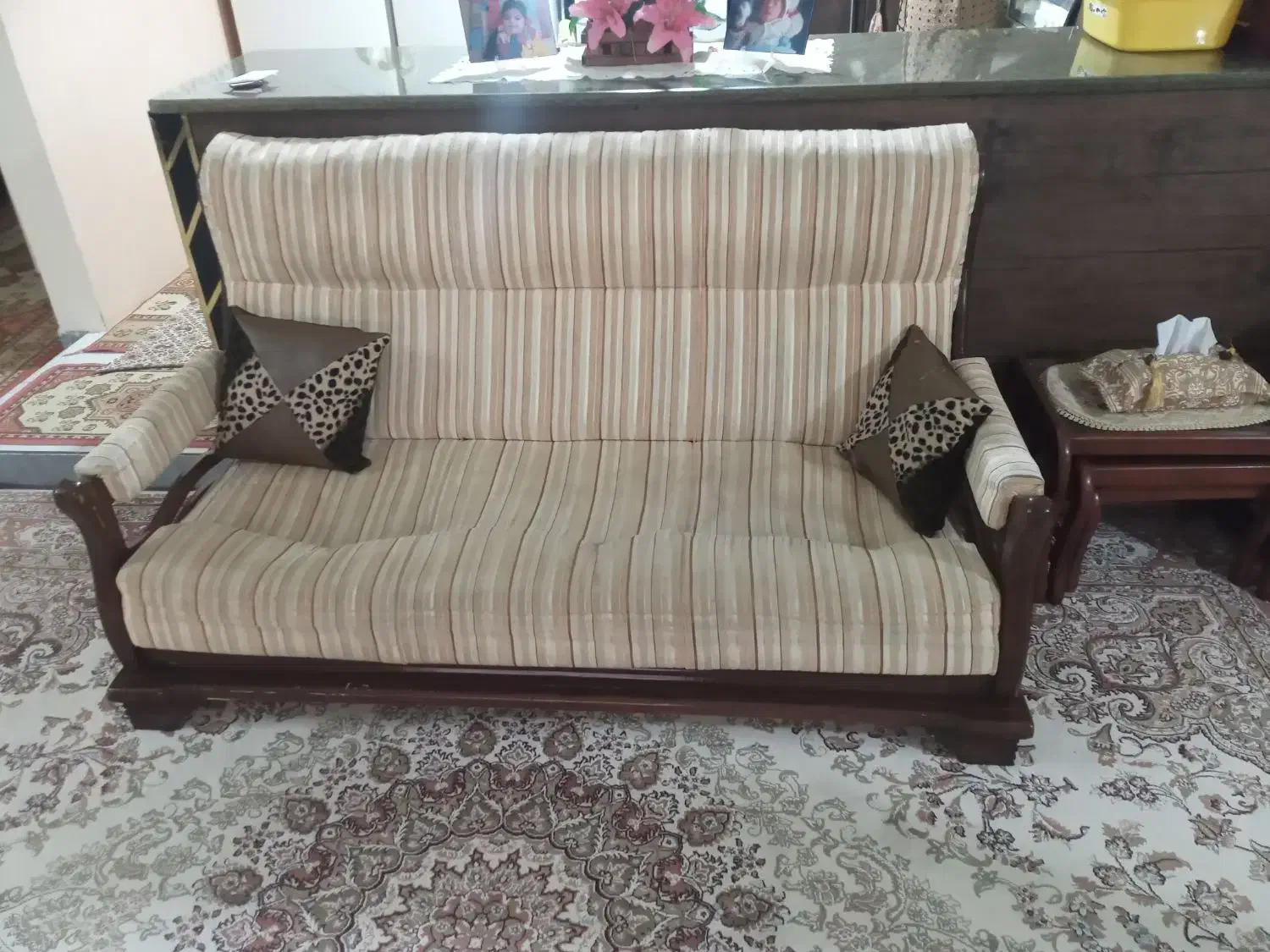 مبل ۷نفره آمریکایی|مبلمان خانگی و میز عسلی|هرسین, |دیوار