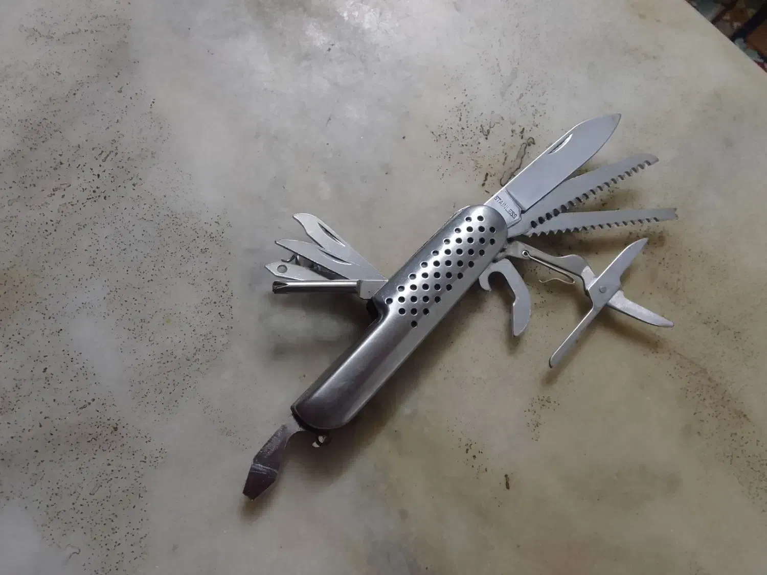 چاقوی کلکسیونی|کلکسیون اشیاء عتیقه|رباط‌کریم, الارد|دیوار