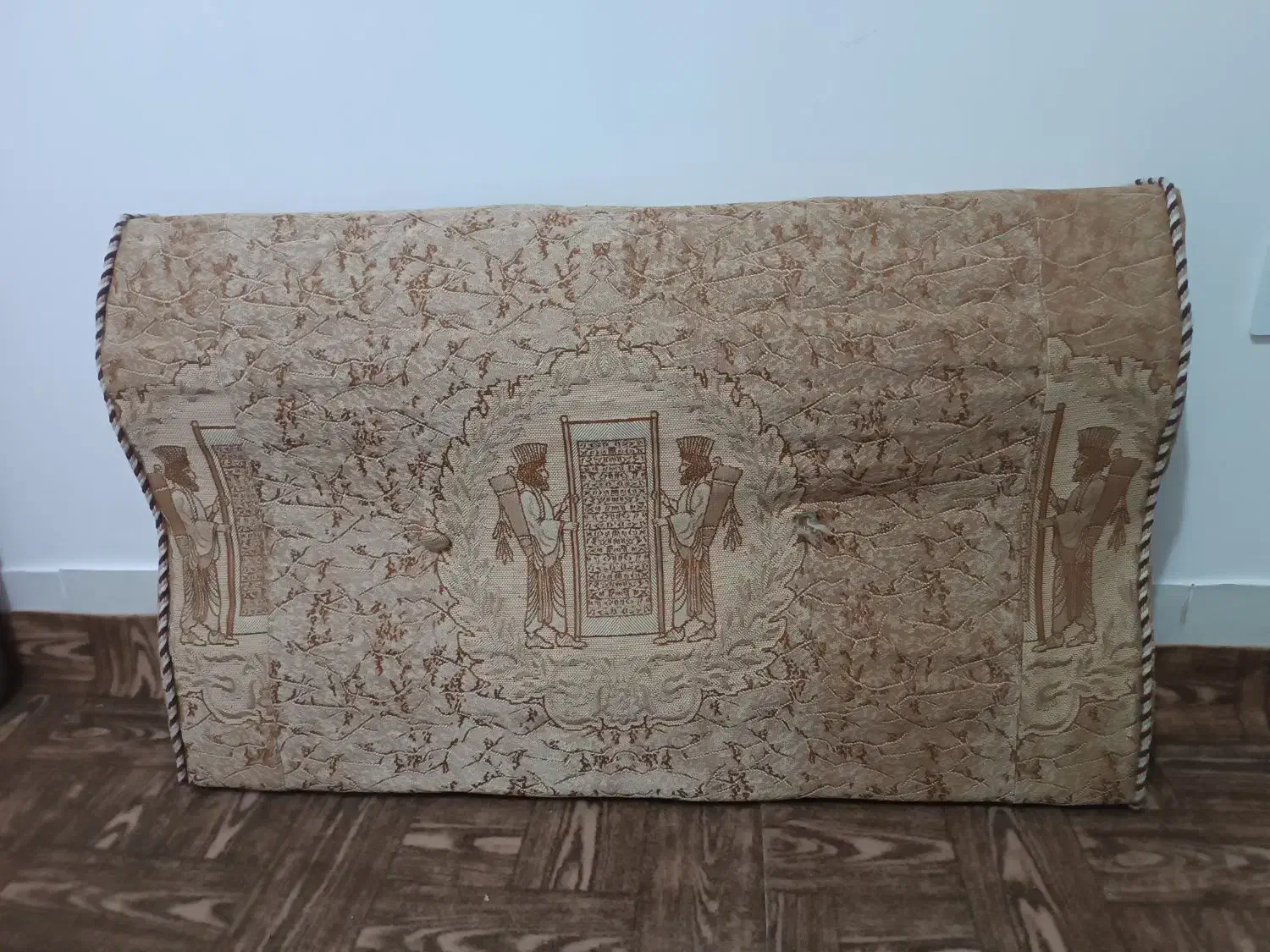 پشتی|پشتی|فارسان, |دیوار