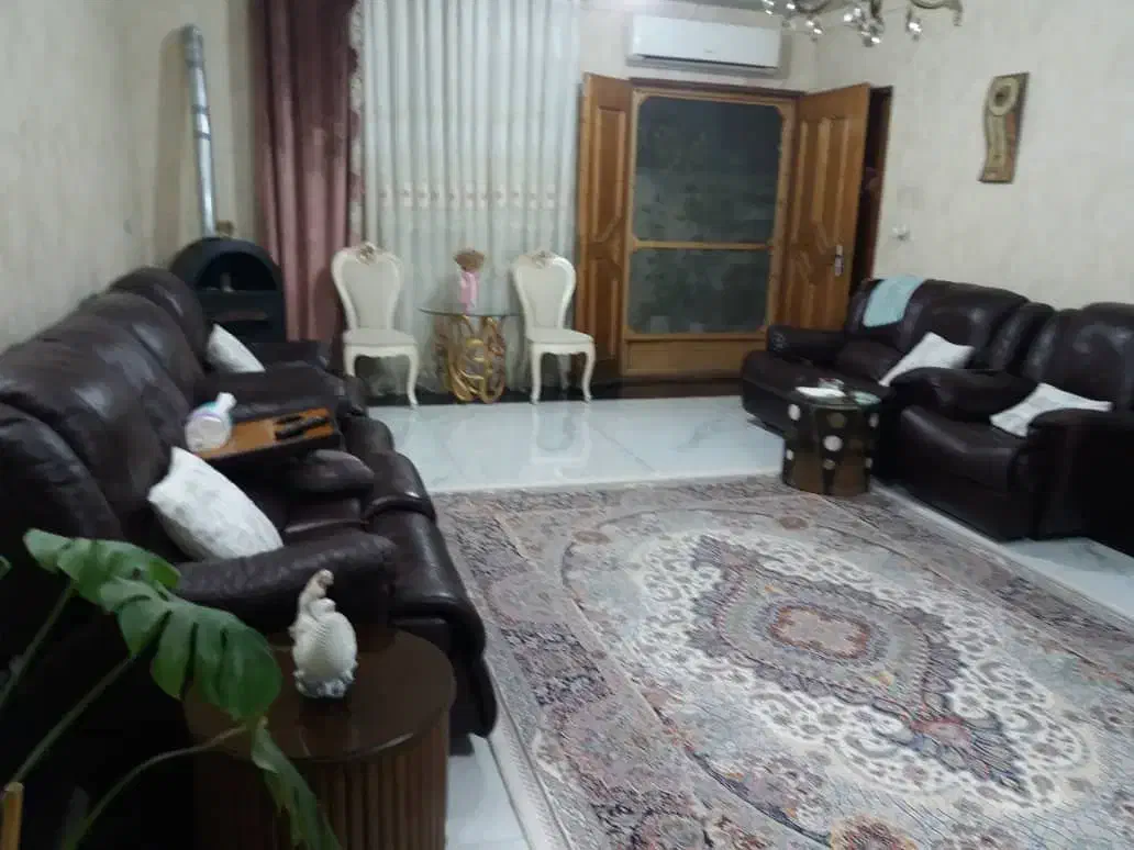 مبل راحتی ایتالیایی چرم جک دار|مبلمان خانگی و میز عسلی|قائم‌شهر, |دیوار