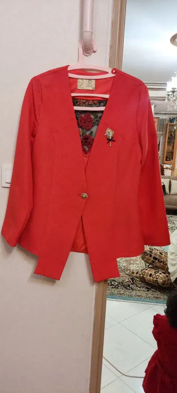 درحدنو سایز ۴۰ تا ۴۴ فقط ۳۰۰|لباس|بروجرد, |دیوار