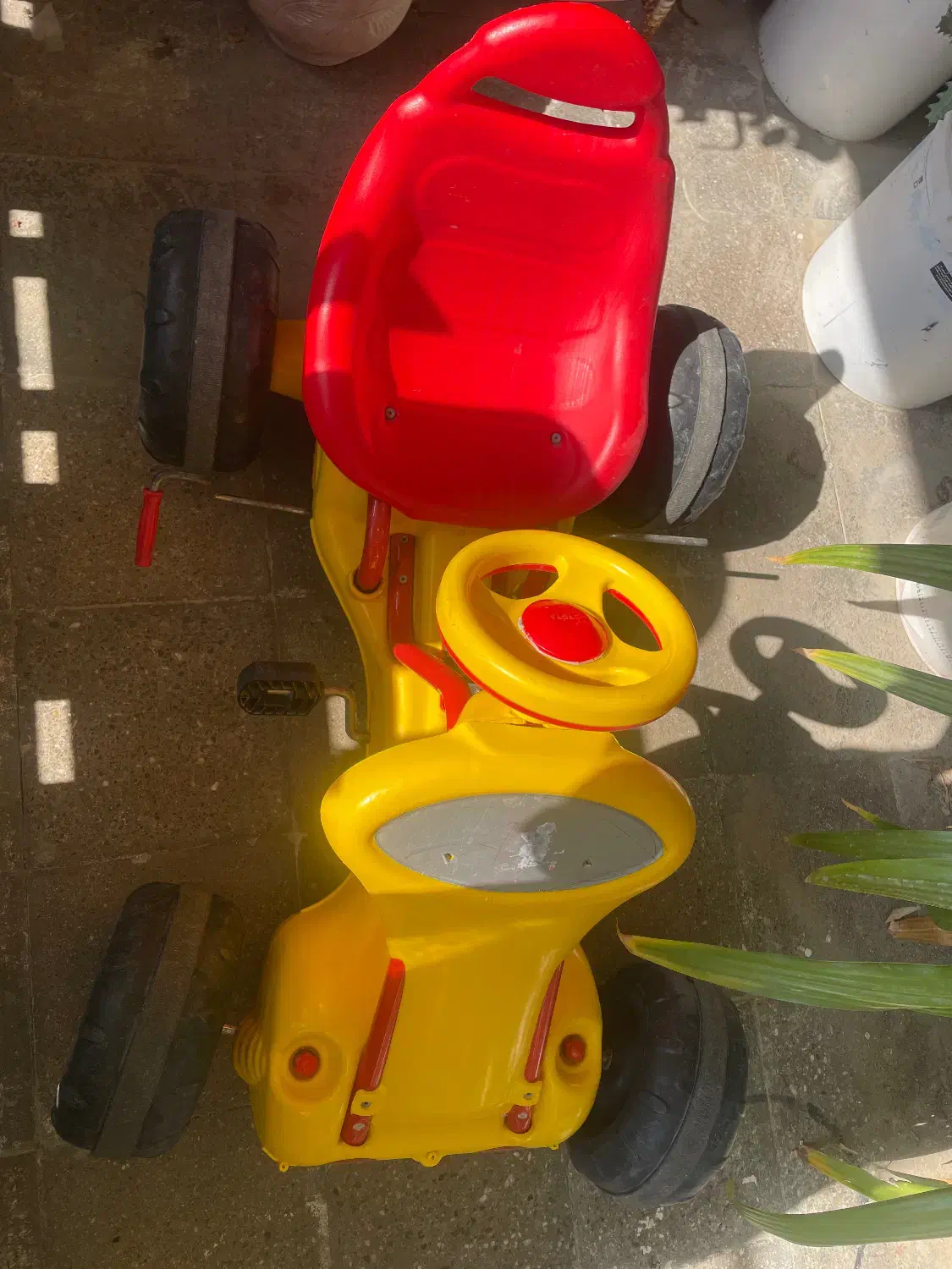 چهار چرخ  کودک|اسباب‌‌بازی|کنارک, |دیوار