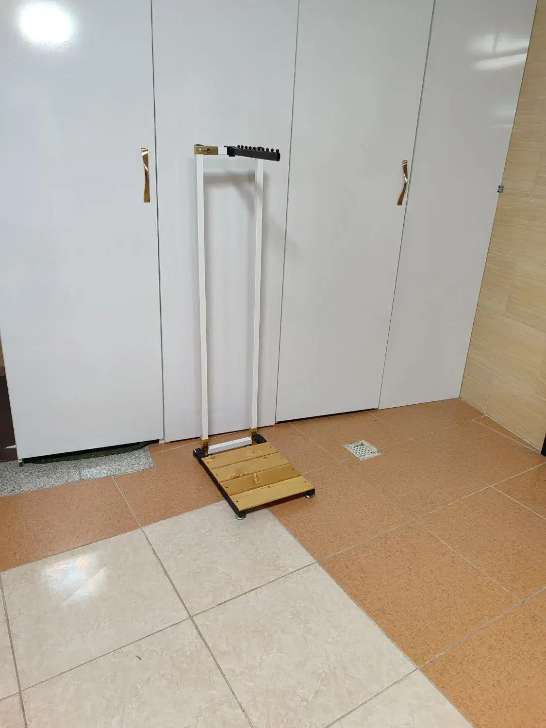 رگال لباس|بندرخت و رختآویز|سمیرم, |دیوار