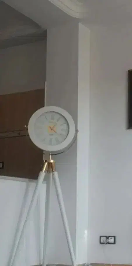 ساعت در حد نو سالم سالم بدون ایراد|ساعت دیواری و تزئینی|سقز, |دیوار