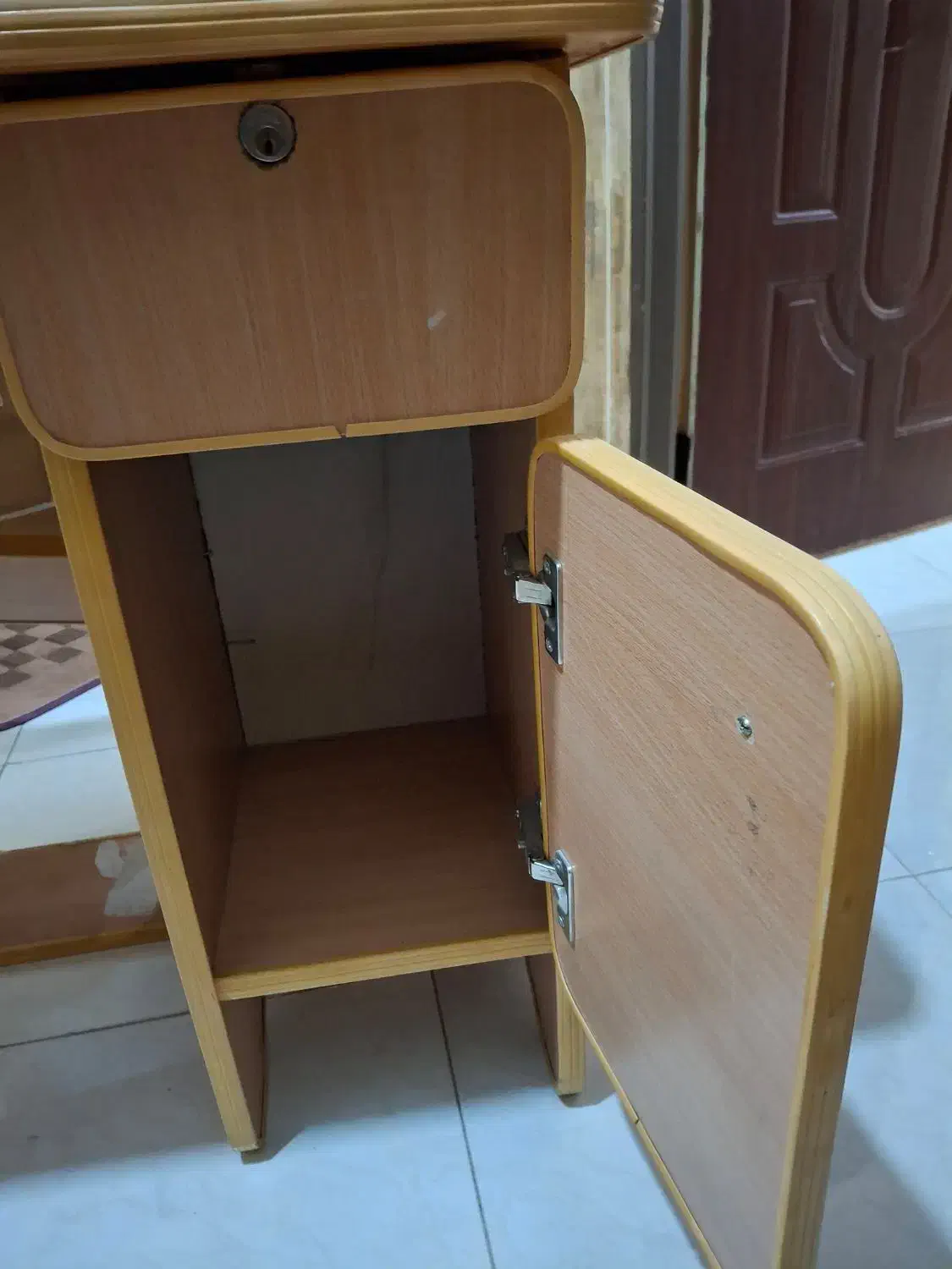 میز تحریر سالم و تمیز|میز تحریر و کامپیوتر|مشهد, یاس|دیوار