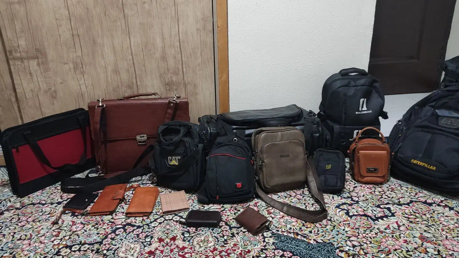 تعدادی کیف پولو کوله پشتی ورودوشی و ساک چرم باشگا|کیف، کفش، کمربند|هشتگرد, شهرک بوستان|دیوار